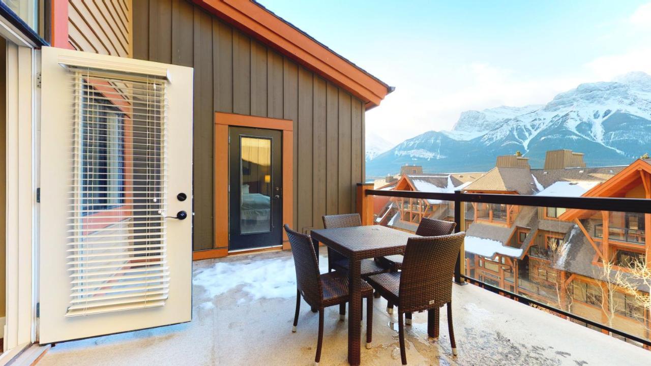 Spectacular Penthouse With Amazing Views, Indoor Pool And Hot Tub Hotel Canmore Bagian luar foto