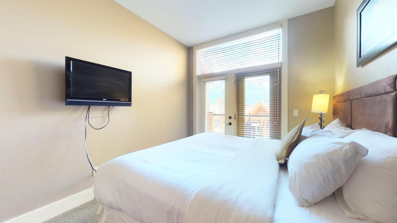Spectacular Penthouse With Amazing Views, Indoor Pool And Hot Tub Hotel Canmore Bagian luar foto