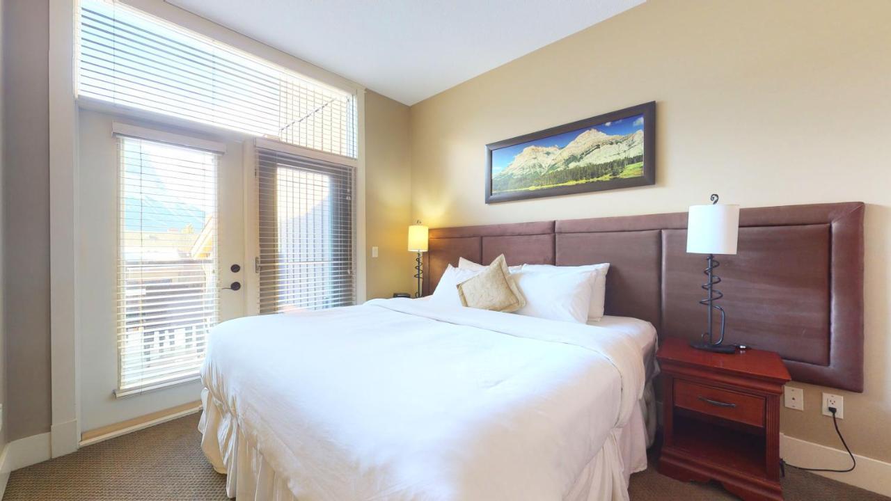 Spectacular Penthouse With Amazing Views, Indoor Pool And Hot Tub Hotel Canmore Bagian luar foto