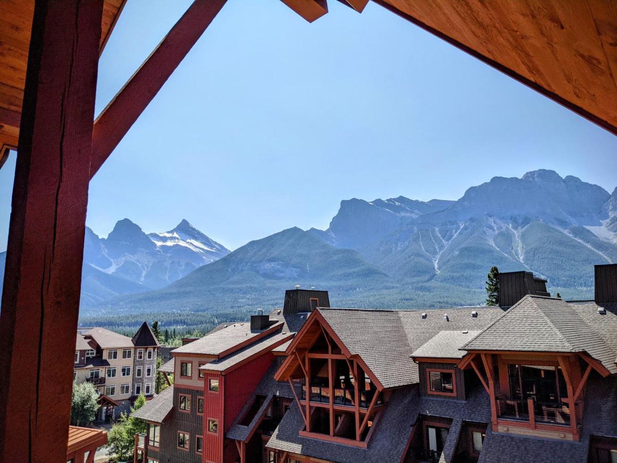 Spectacular Penthouse With Amazing Views, Indoor Pool And Hot Tub Hotel Canmore Bagian luar foto