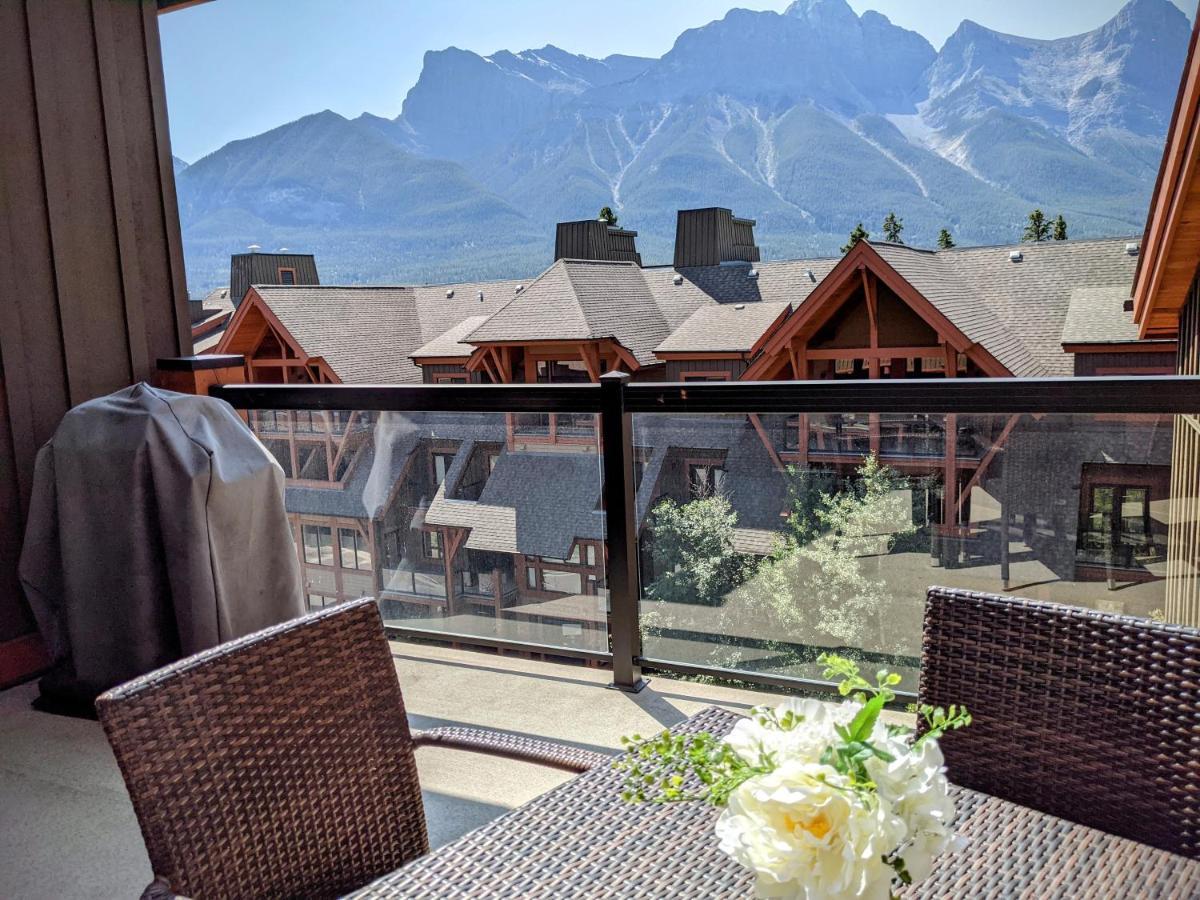 Spectacular Penthouse With Amazing Views, Indoor Pool And Hot Tub Hotel Canmore Bagian luar foto